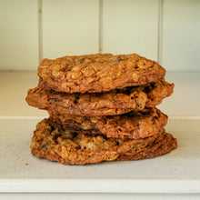 Load image into Gallery viewer, Oatmeal raisin cookie
